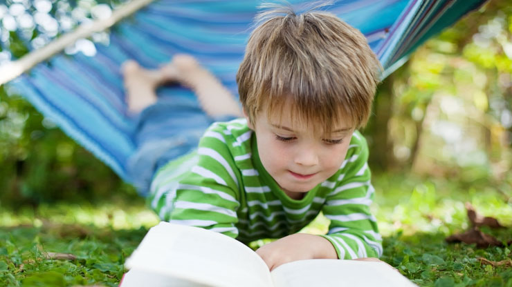 Trotz Smartphone: Kinder lieben Gedrucktes
